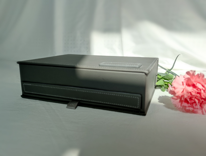 灰色皮革视频礼盒