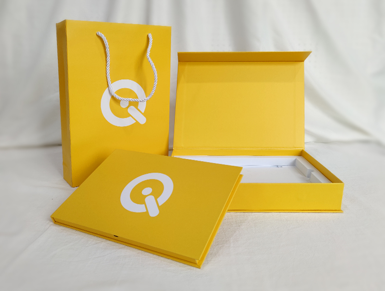 黄色套装视频宣传册