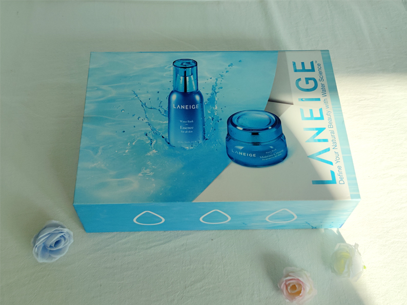 可折叠式纸质护肤品视频礼盒